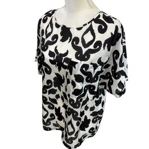 TILLEY NWT Women’s Small Slouchy Silk Tee Black Ikat Print Short Sleeve $220
